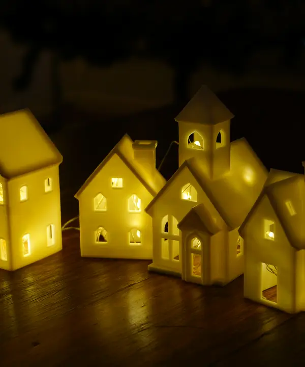 Vila de Natal com casinhas iluminadas